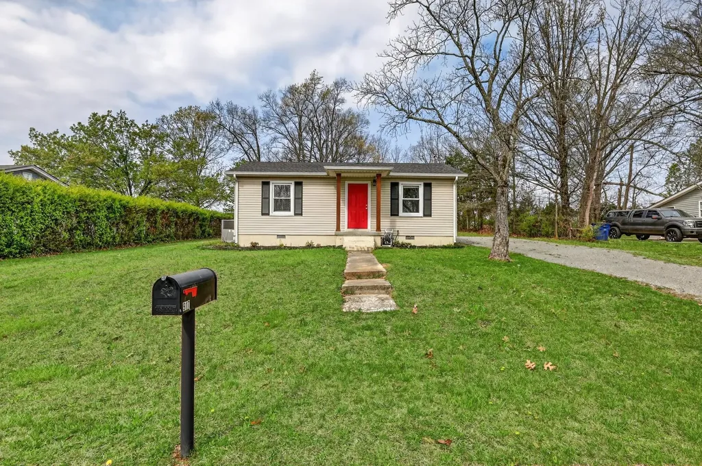 917 Smith Street Shelbyville TN 37160