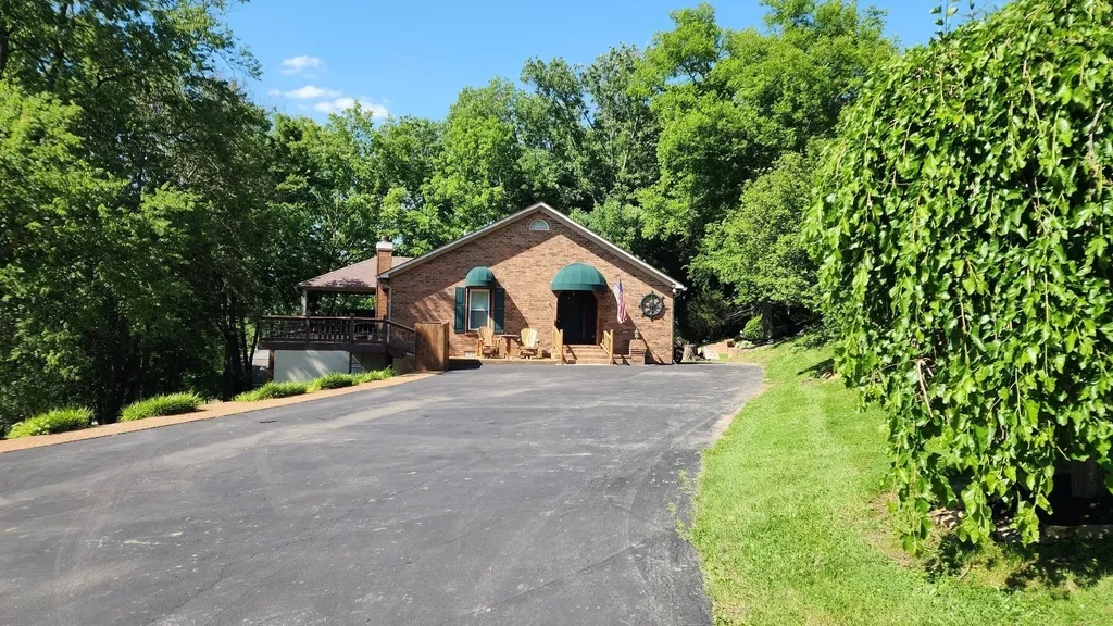 204 Hogan Lane Columbia TN 38401
