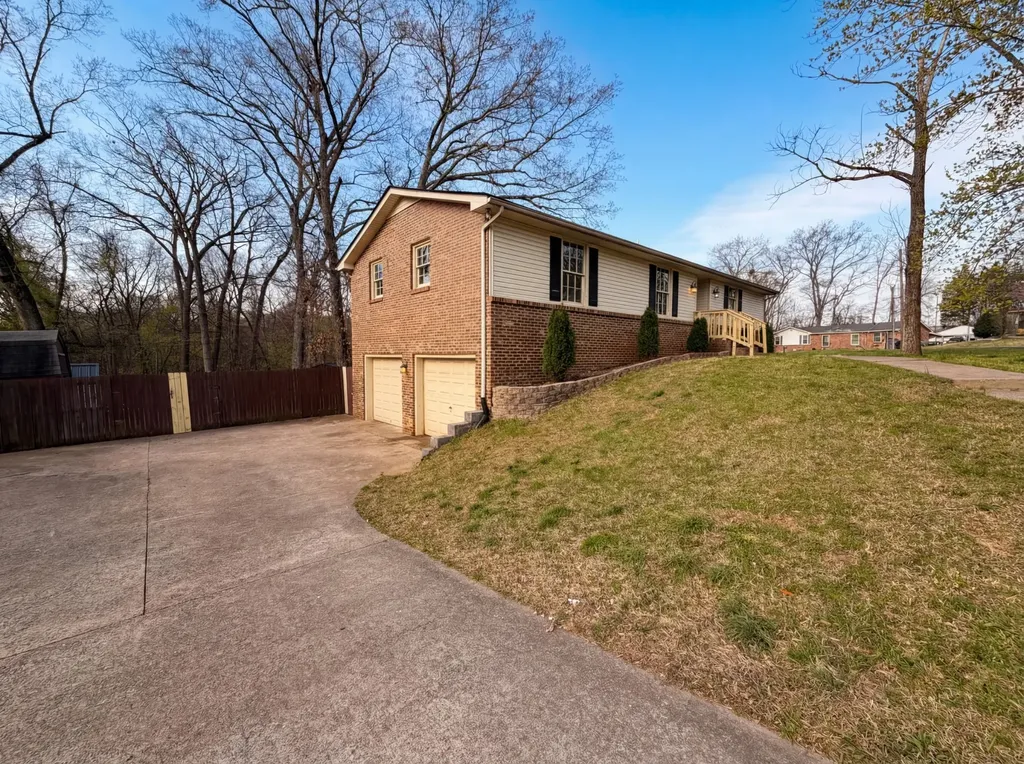 435 Victory Road Clarksville TN 37042