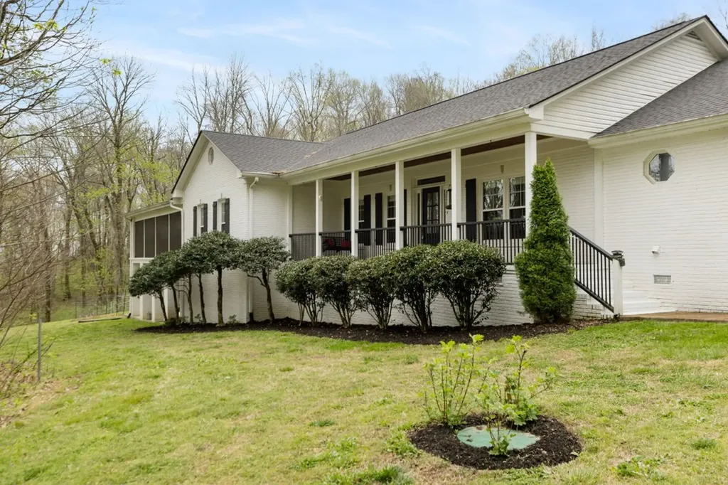 1395 Roy Sellers Road Columbia TN 38401