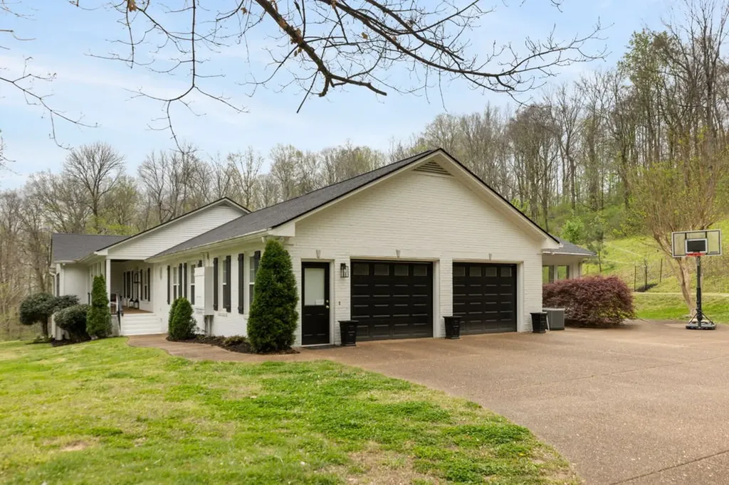 1395 Roy Sellers Road Columbia TN 38401