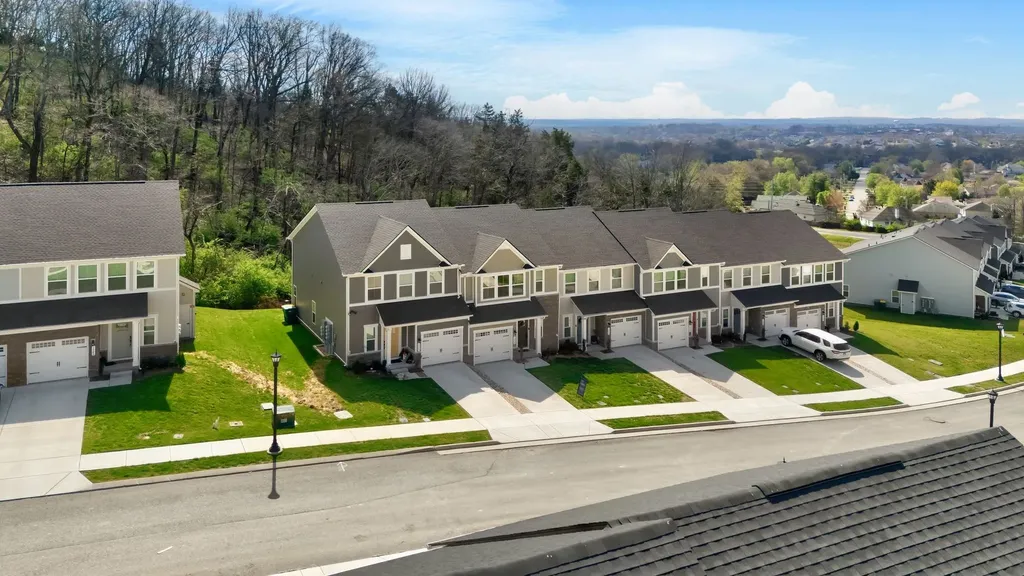1038 Mountain View Drive Thompsons Station TN 37179