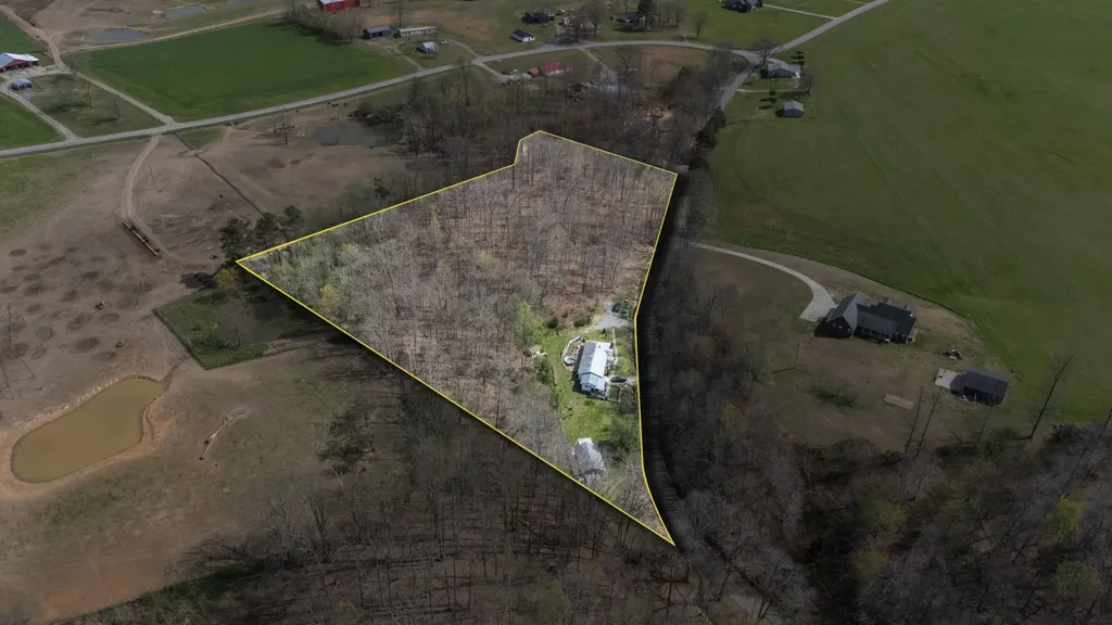 1987 Bobo Hollow Road Tullahoma TN 37388
