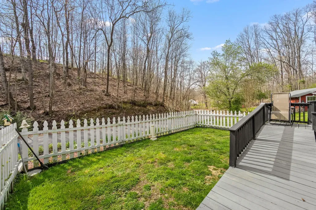 1987 Bobo Hollow Road Tullahoma TN 37388