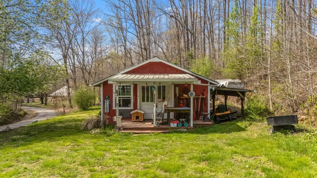 1987 Bobo Hollow Road Tullahoma TN 37388