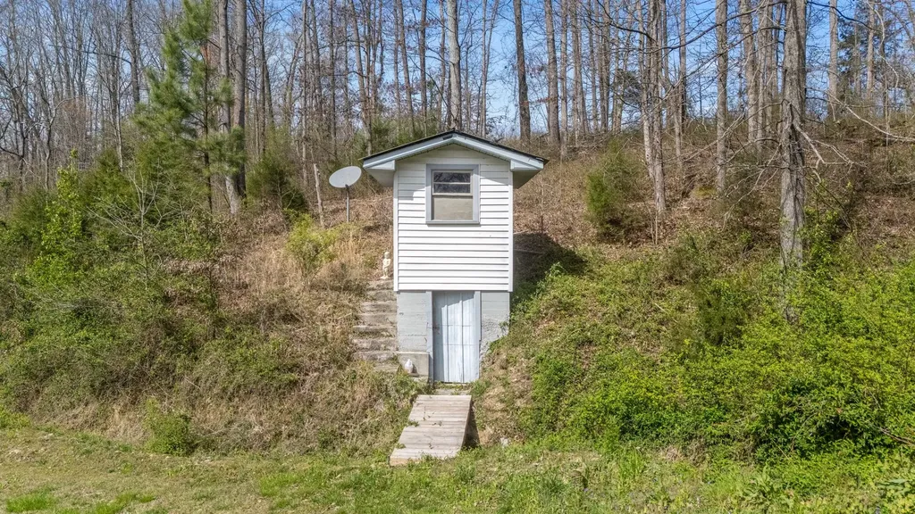 1987 Bobo Hollow Road Tullahoma TN 37388