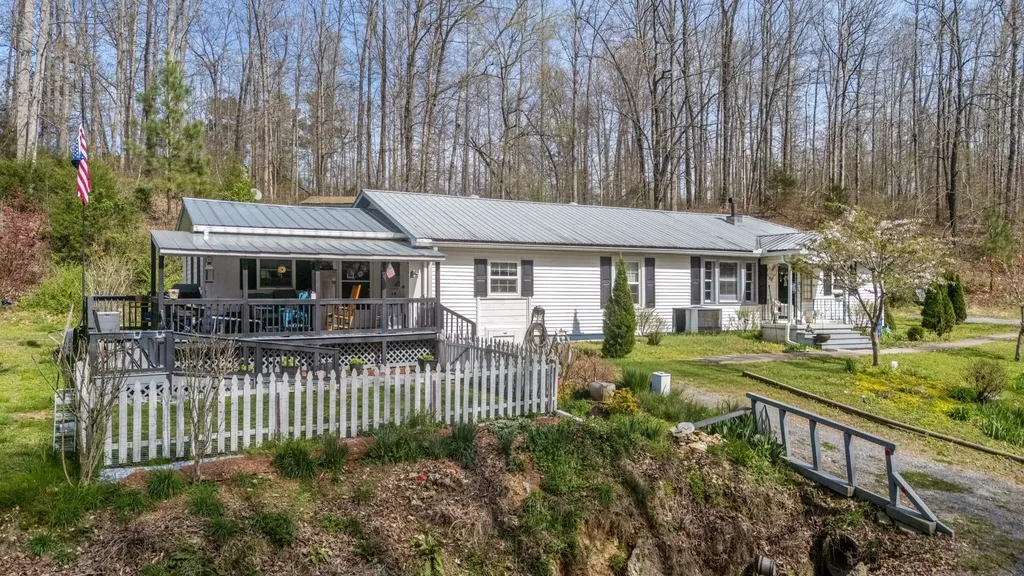 1987 Bobo Hollow Road Tullahoma TN 37388