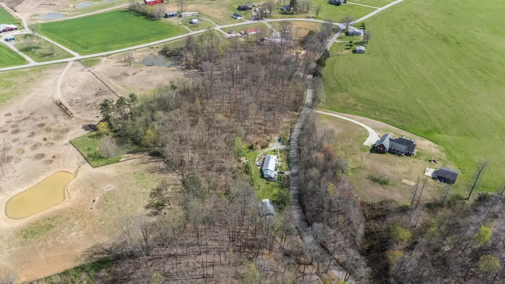 1987 Bobo Hollow Road Tullahoma TN 37388
