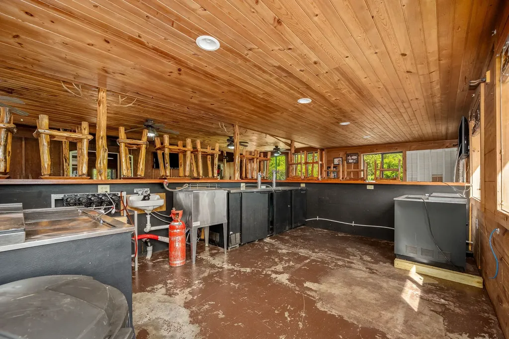 7080 Dale Ridge Road Lancaster TN 38569