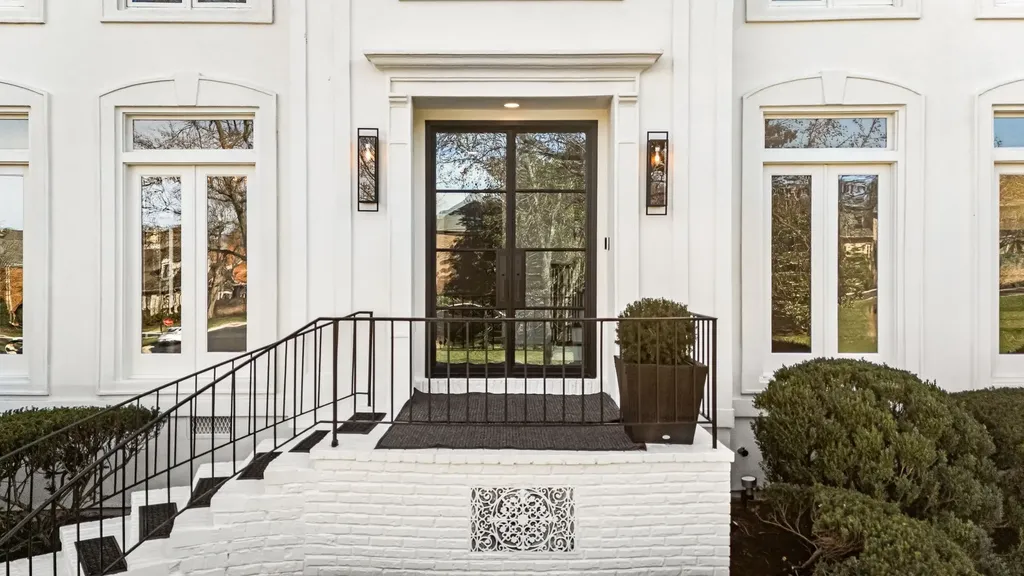 135 Abbottsford Nashville TN 37215