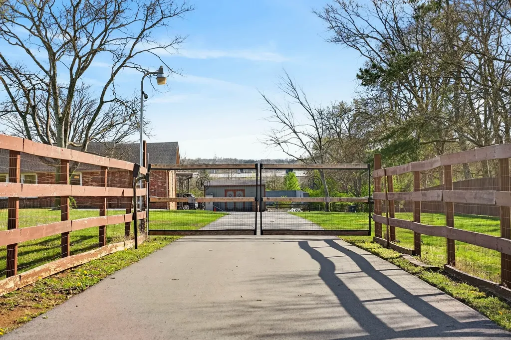 501 Green Lane Whites Creek TN 37189