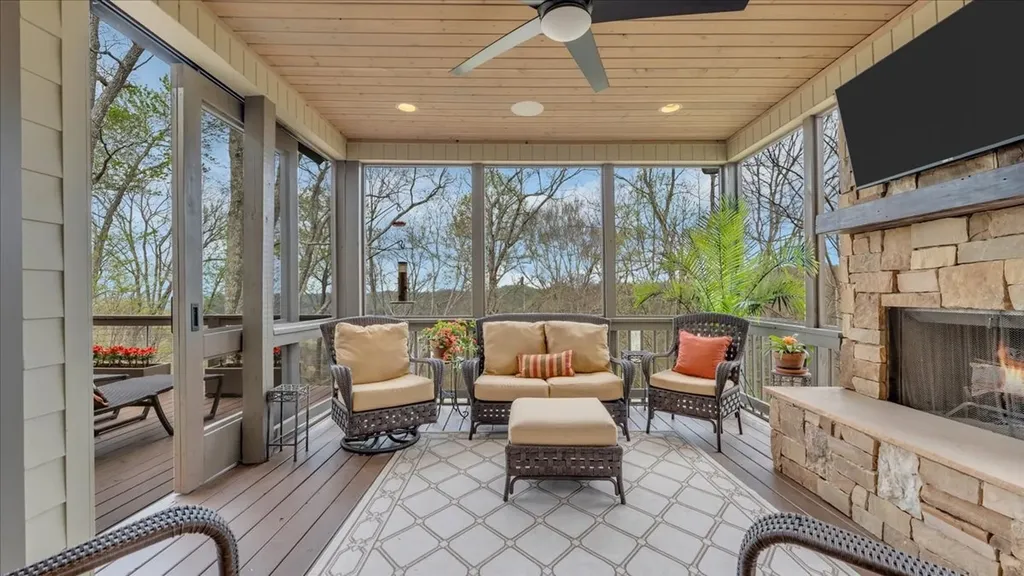 8581 Silver View Lane Silver Point TN 38582