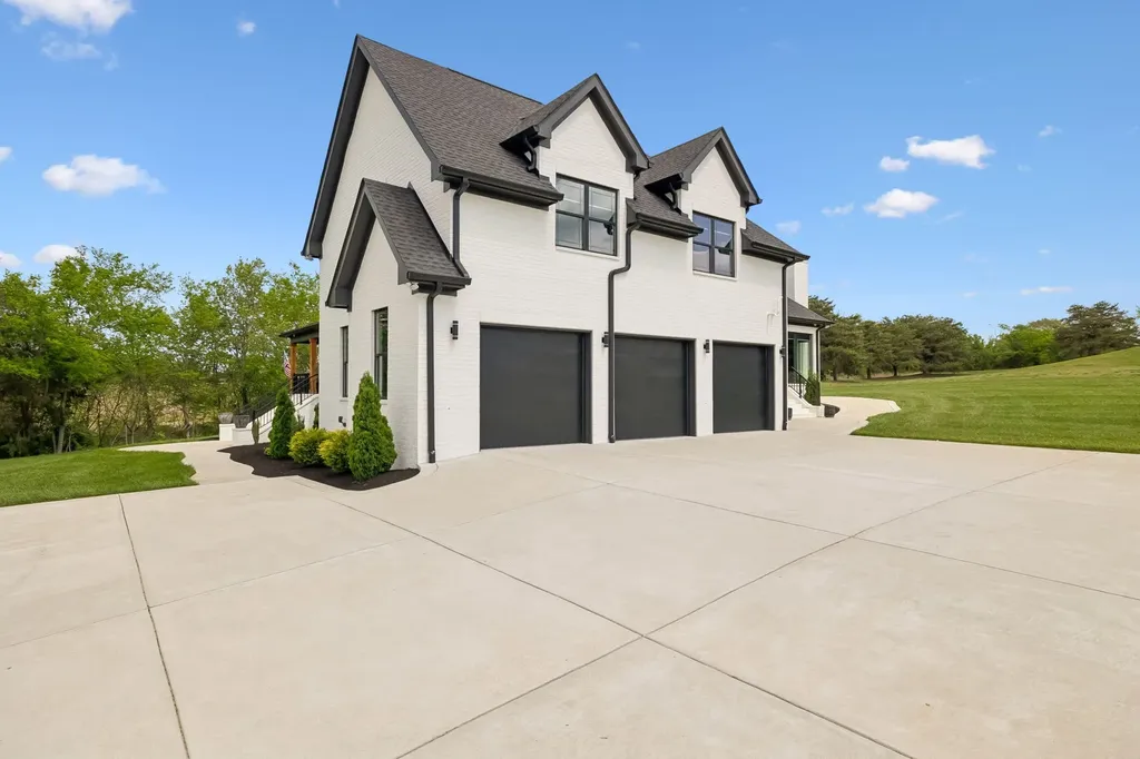 4223 Ironwood Drive Greenbrier TN 37073