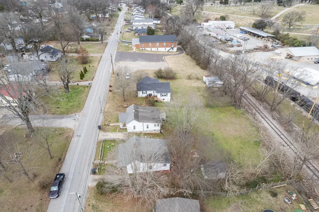 423 Mooresville Pike Columbia TN 38401