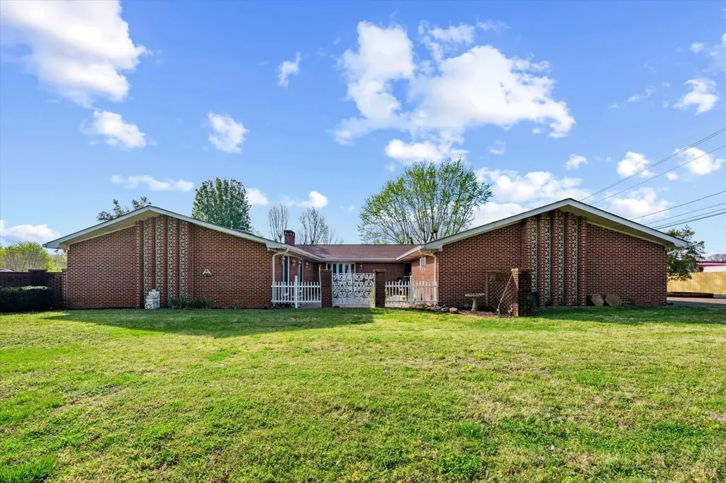 4018 Trotwood Avenue Columbia TN 38401