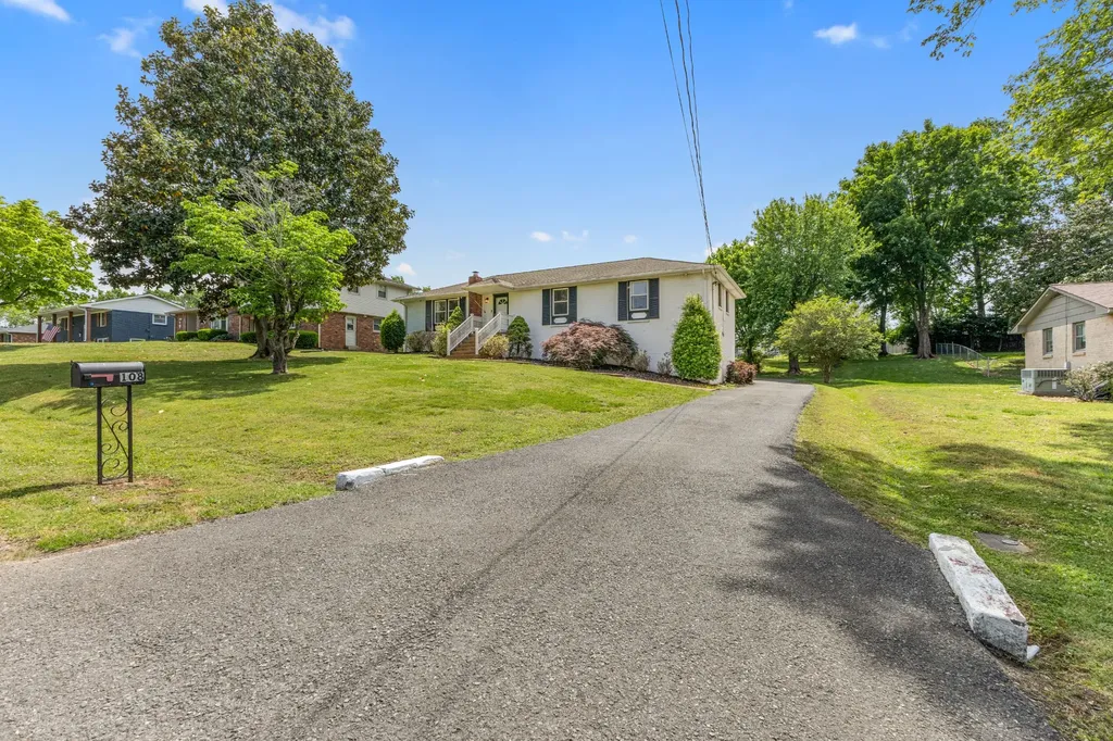 108 Maureen Drive Hendersonville TN 37075