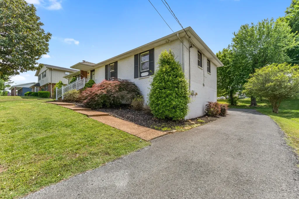 108 Maureen Drive Hendersonville TN 37075