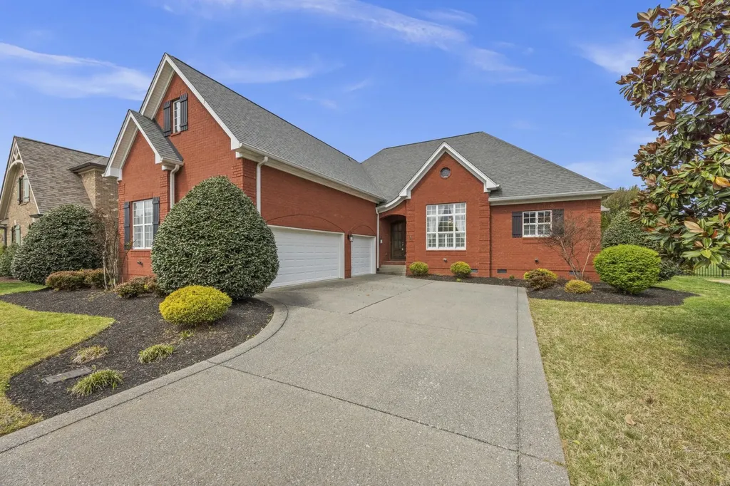 113 Nogs Garden Gallatin TN 37066