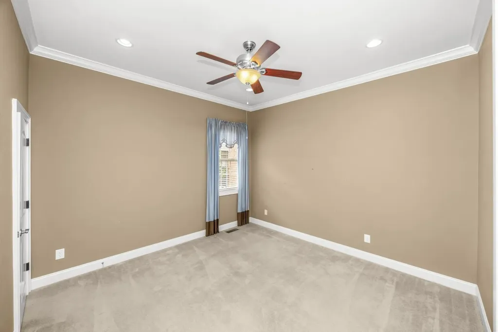 113 Nogs Garden Gallatin TN 37066