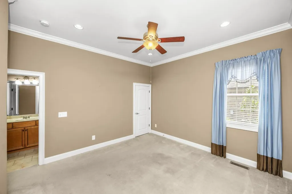 113 Nogs Garden Gallatin TN 37066
