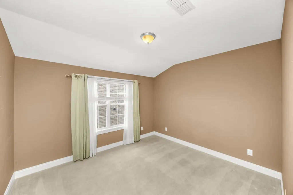 113 Nogs Garden Gallatin TN 37066