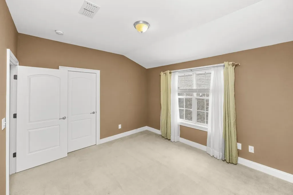 113 Nogs Garden Gallatin TN 37066