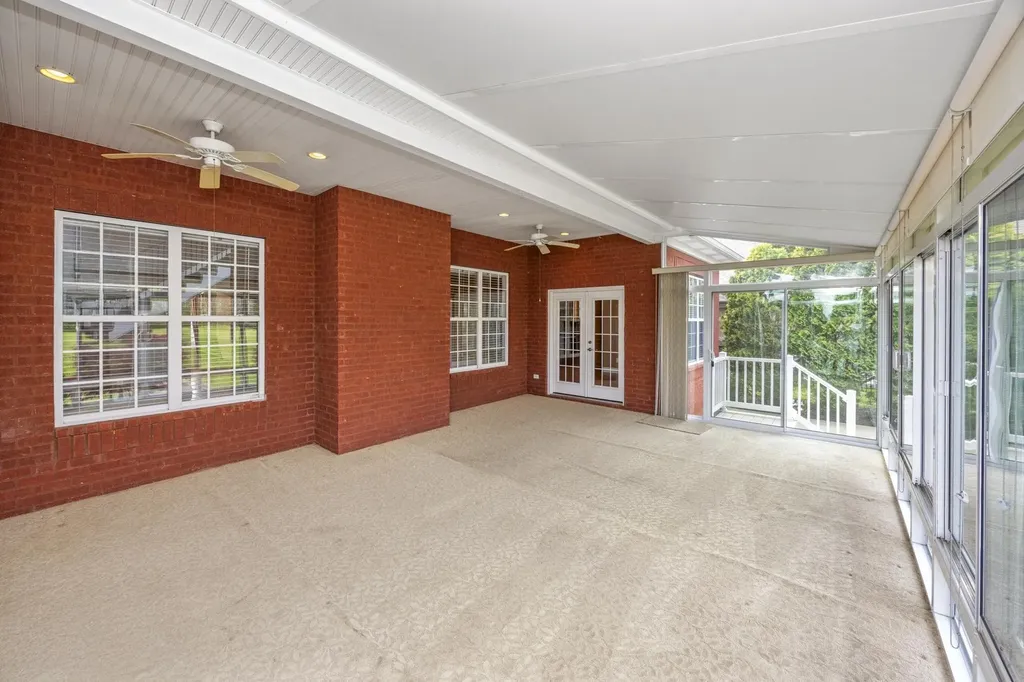 113 Nogs Garden Gallatin TN 37066