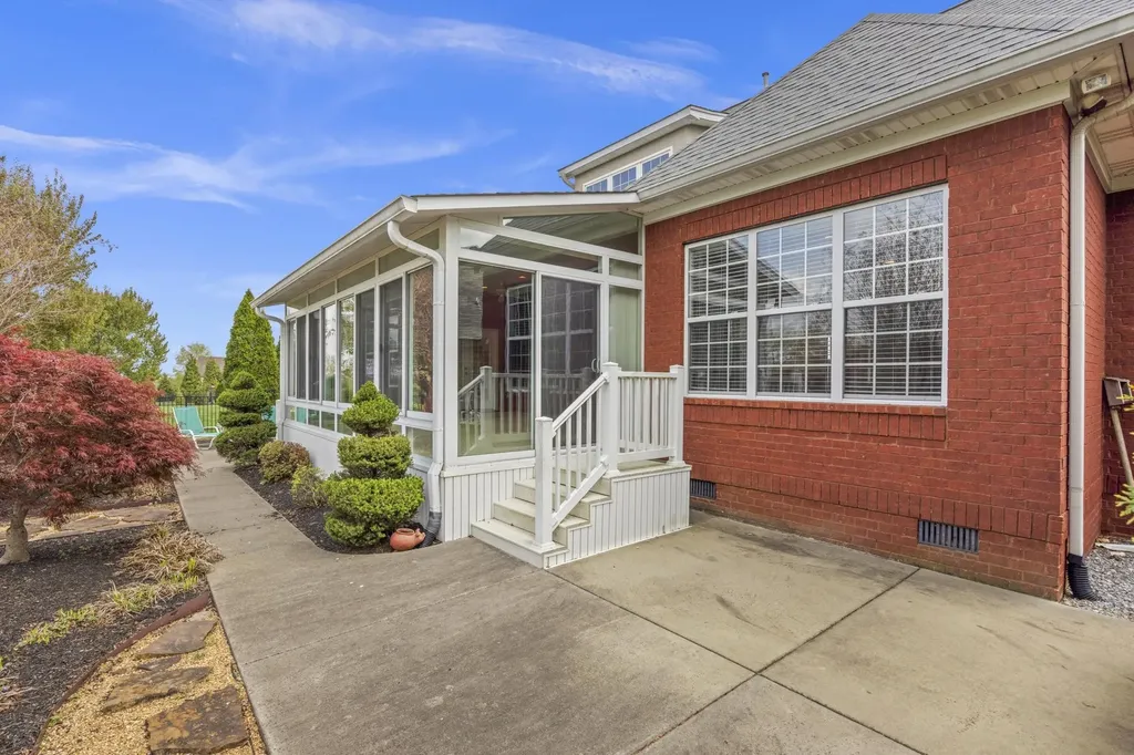 113 Nogs Garden Gallatin TN 37066