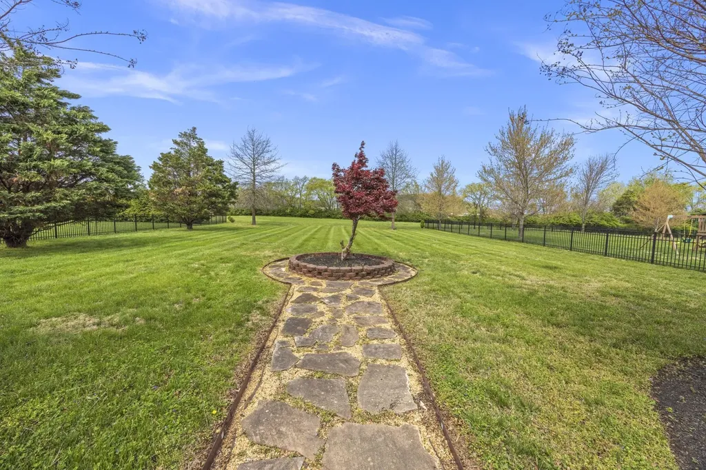 113 Nogs Garden Gallatin TN 37066