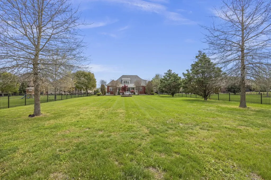 113 Nogs Garden Gallatin TN 37066
