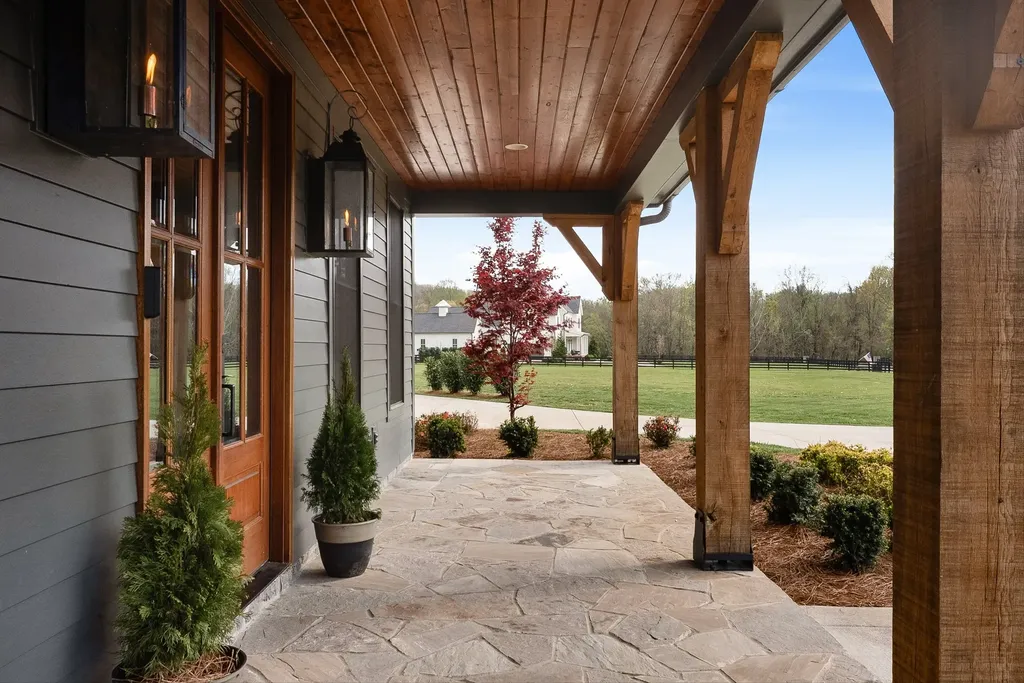 6904 Farm Path Lane College Grove TN 37046