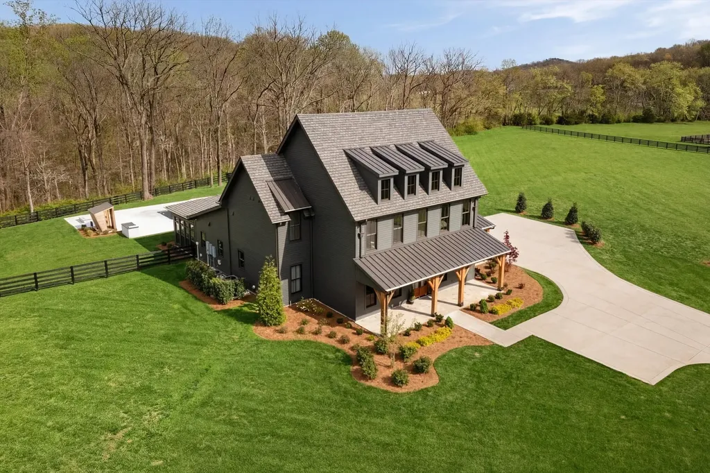 6904 Farm Path Lane College Grove TN 37046