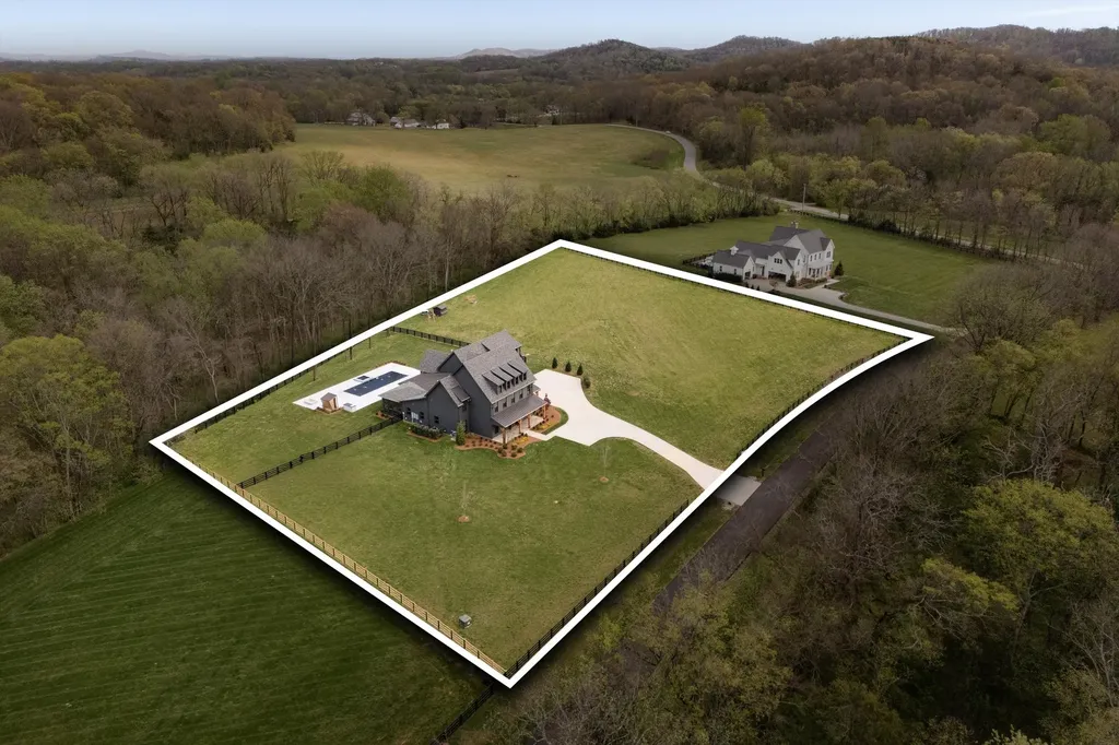 6904 Farm Path Lane College Grove TN 37046