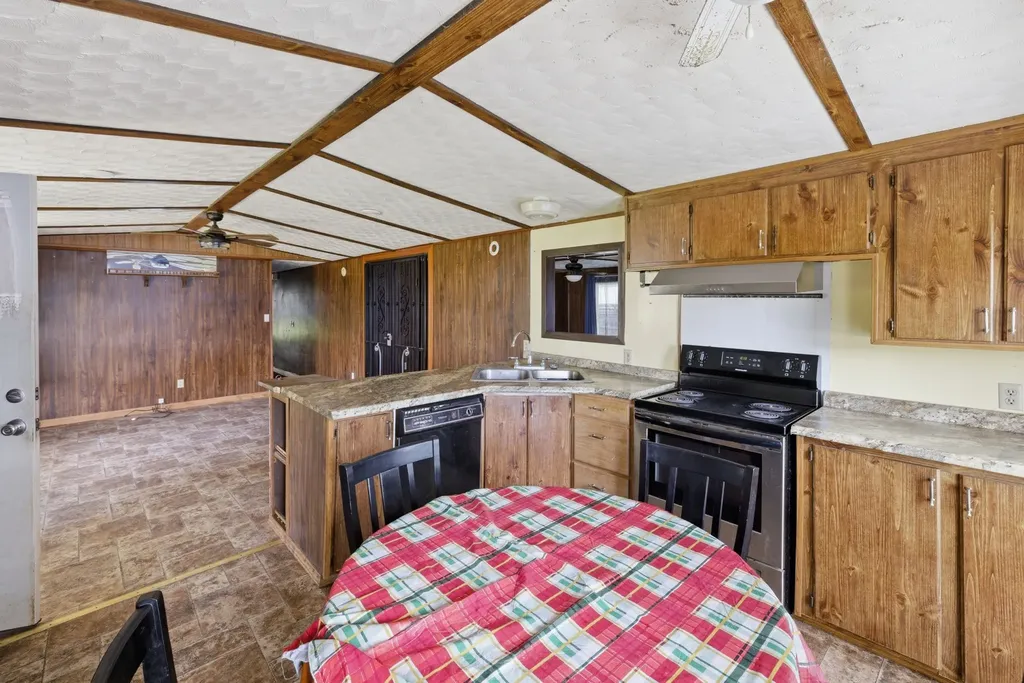 207 Center Street Portland TN 37148