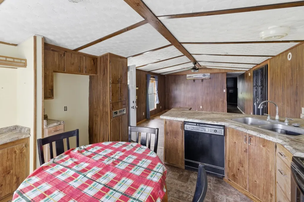 207 Center Street Portland TN 37148