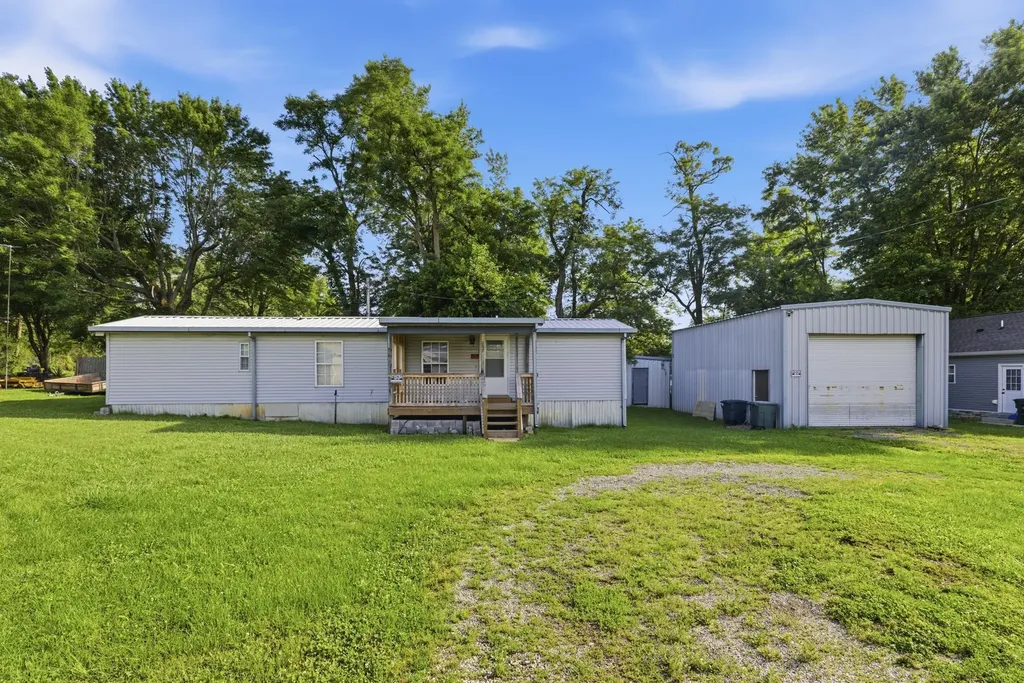 207 Center Street Portland TN 37148