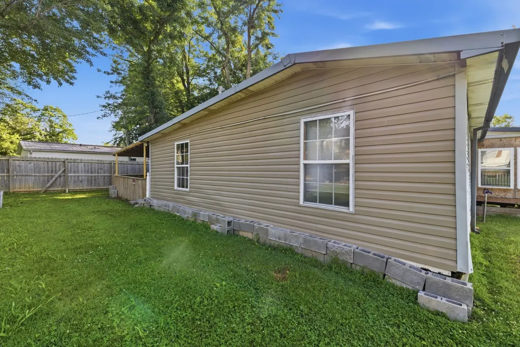 207 Center Street Portland TN 37148