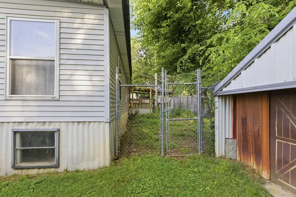 207 Center Street Portland TN 37148