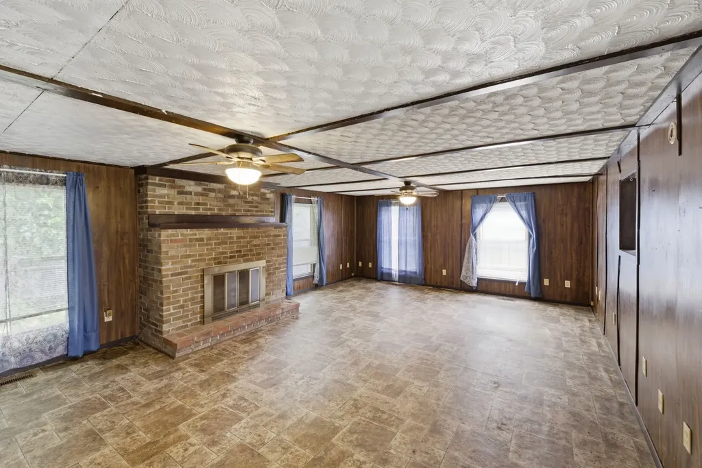 207 Center Street Portland TN 37148