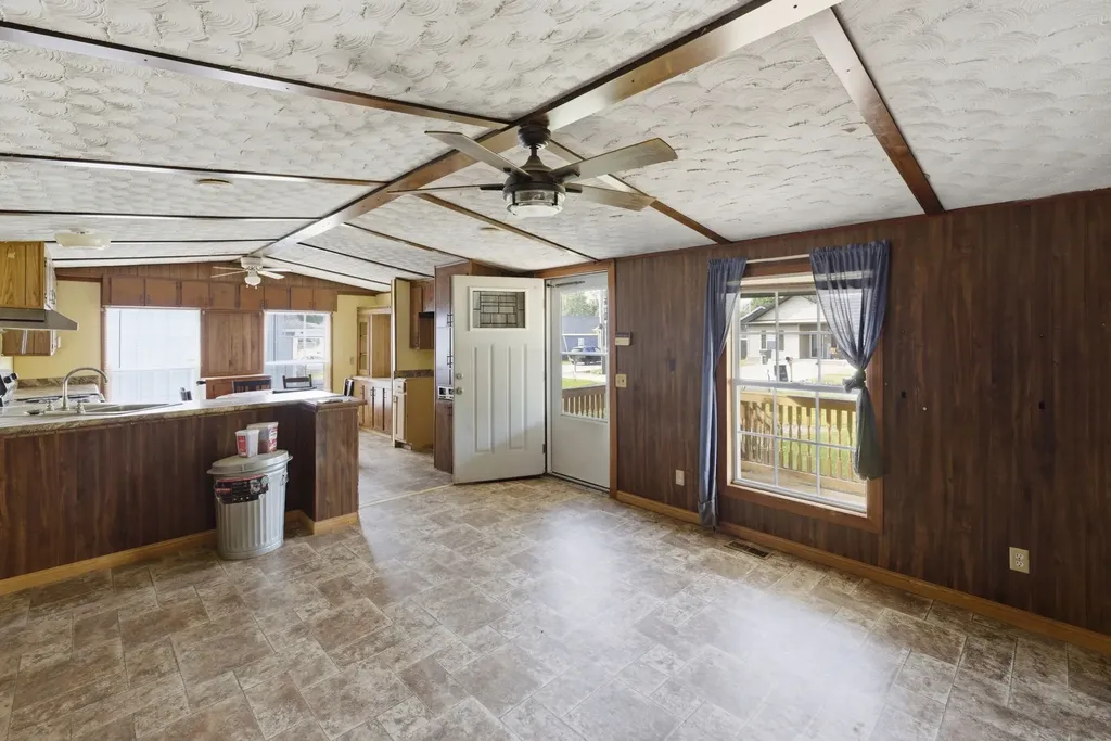 207 Center Street Portland TN 37148
