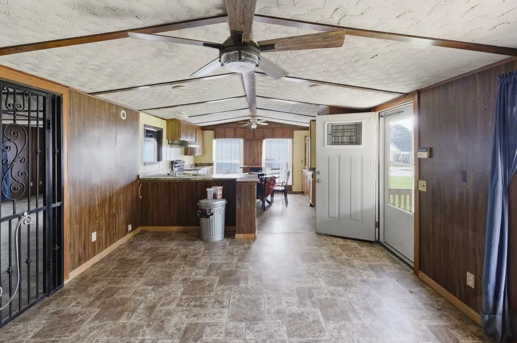 207 Center Street Portland TN 37148
