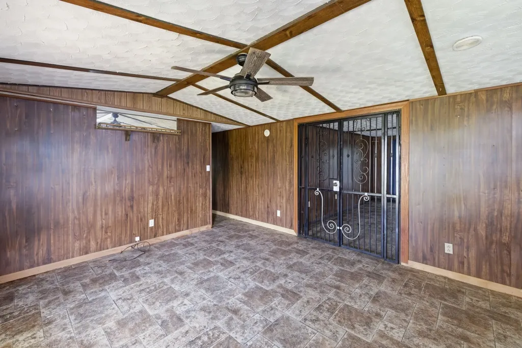 207 Center Street Portland TN 37148