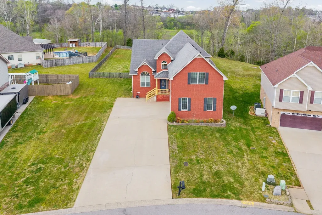 618 Winding Bluff Way Clarksville TN 37040