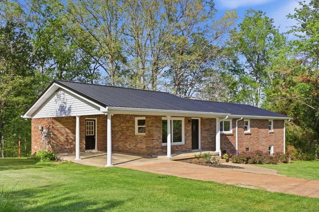 1416 Oakmont Circle Centerville TN 37033