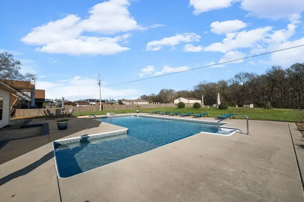 4761 Guthrie Highway Clarksville TN 37040