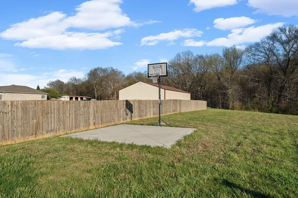 4761 Guthrie Highway Clarksville TN 37040