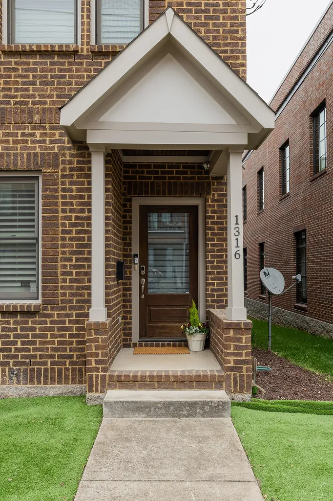 1316 3rd Ave, N Nashville TN 37208
