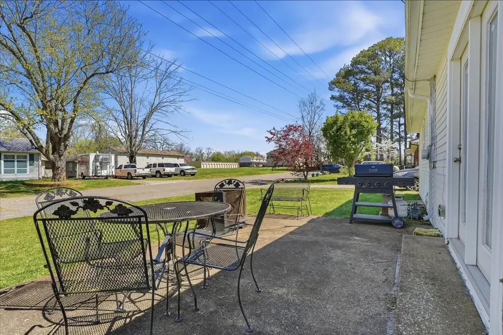908 Smith Avenue Lawrenceburg TN 38464