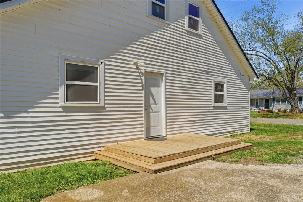 908 Smith Avenue Lawrenceburg TN 38464
