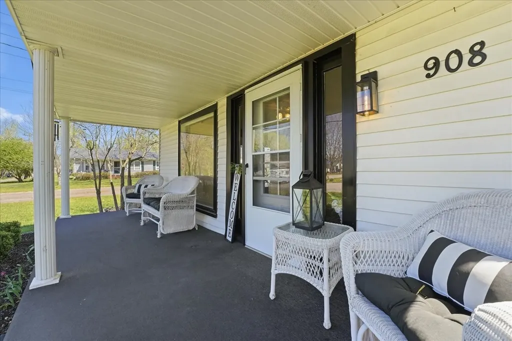 908 Smith Avenue Lawrenceburg TN 38464